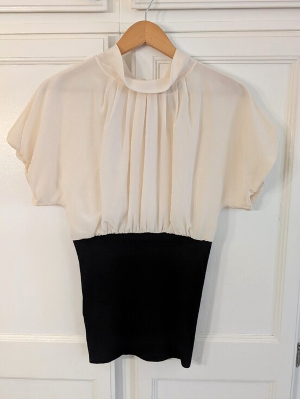 Brand New BCBGMaxAzria Two-Tone Mixed Media Silk/Rayon Tie Back Women's Blouse M